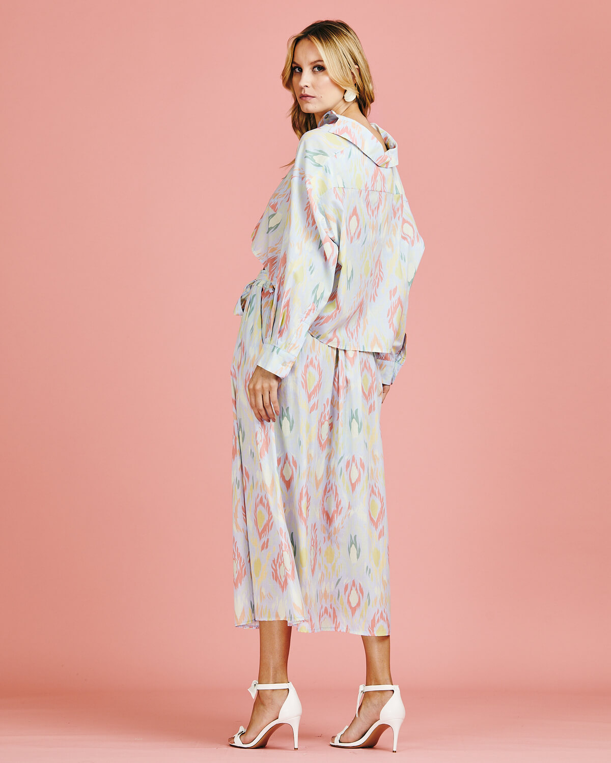 NV34210 - CM CROPPED IKAT SKY COSTAS 4 Camisa Cropped Estampa Ikat - Imagem 8