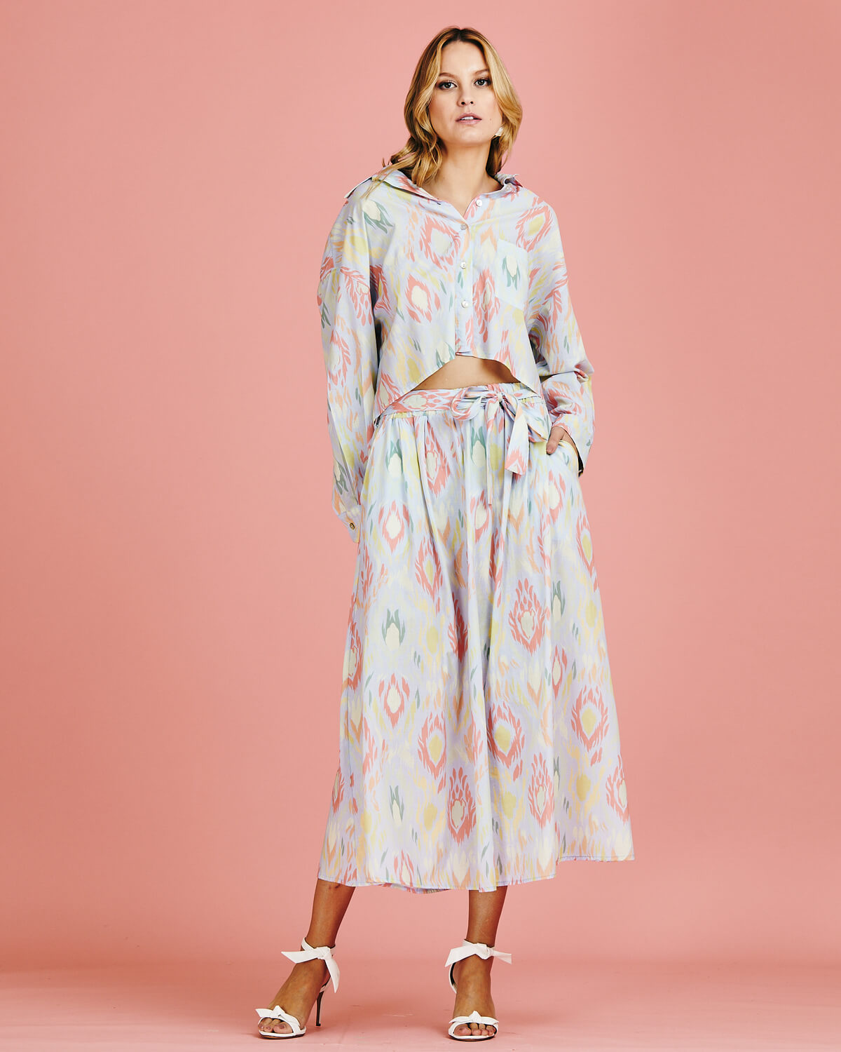 NV34210 - CM CROPPED IKAT SKY FRENTE 5 Camisa Cropped Estampa Ikat - Imagem 6